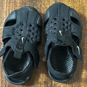 4c Nike sandles